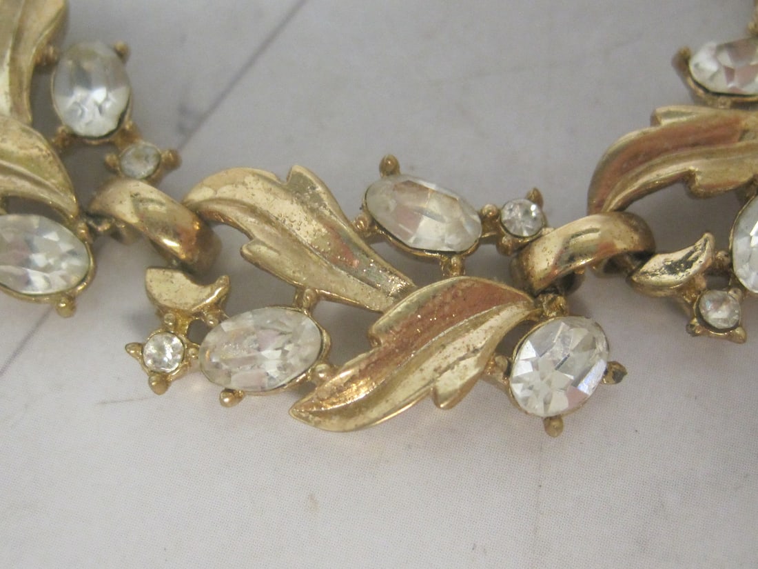 Vintage Trifari Goldtone Leaf & Crystal Necklace - 3