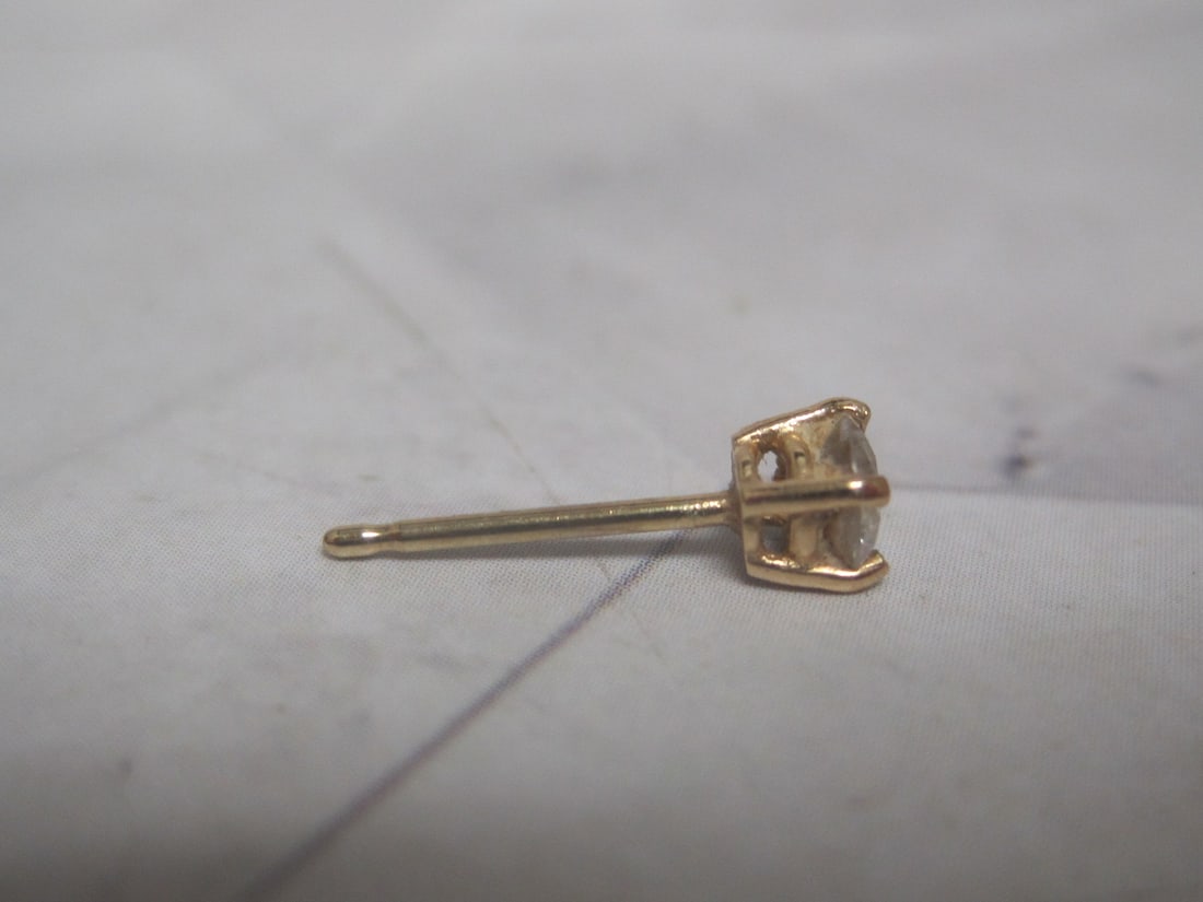 Lot of 2 14k Gold Mismatched Diamond Stud Earrings - 2