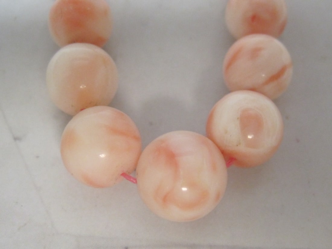 20" Vintage Lucoral Angel Skin Coral Beaded Necklace - 2