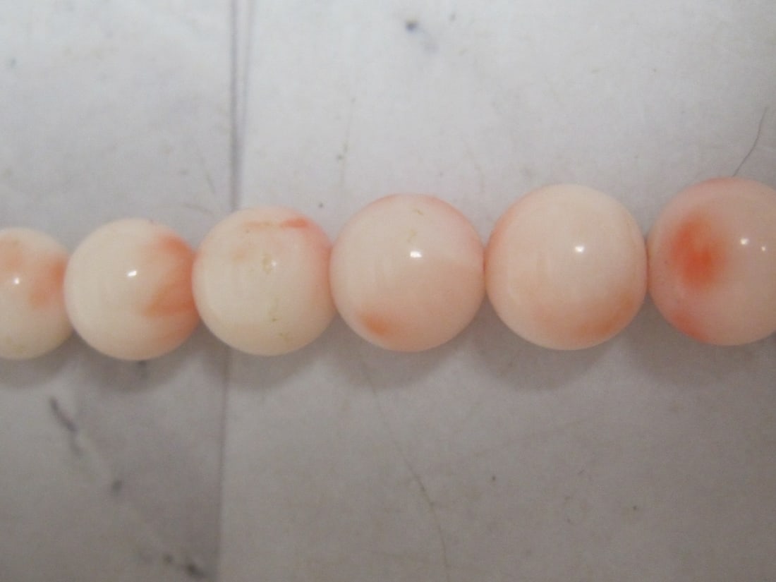 20" Vintage Lucoral Angel Skin Coral Beaded Necklace - 3