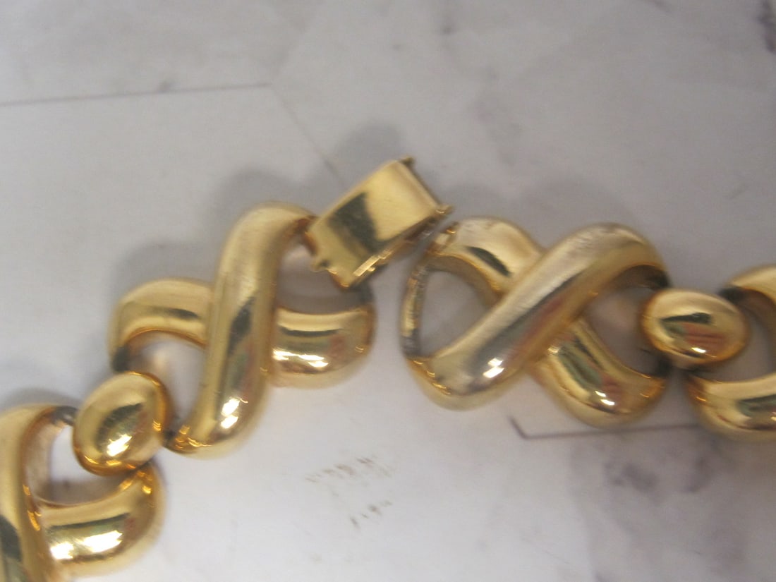 18" Vintage Les Bernard Goldtone Chunky Necklace - 4