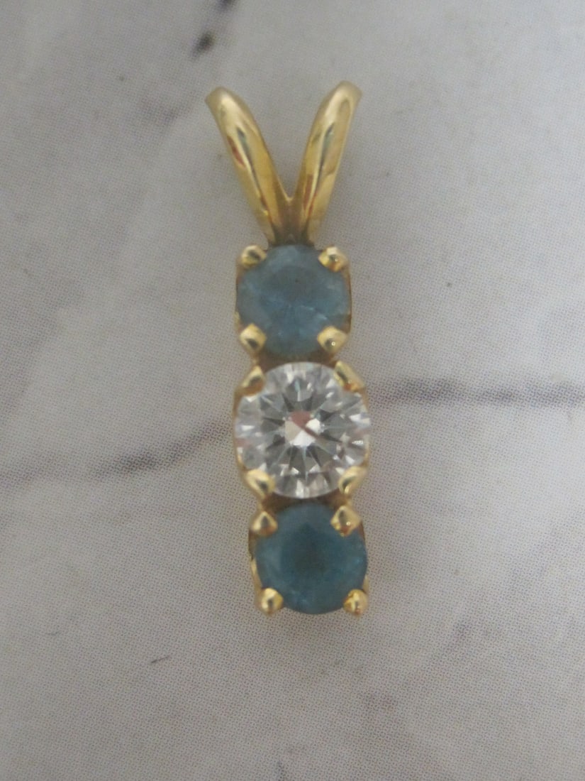 14k Gold Blue Topaz & Diamond Pendant: Weighs 1.1 grams