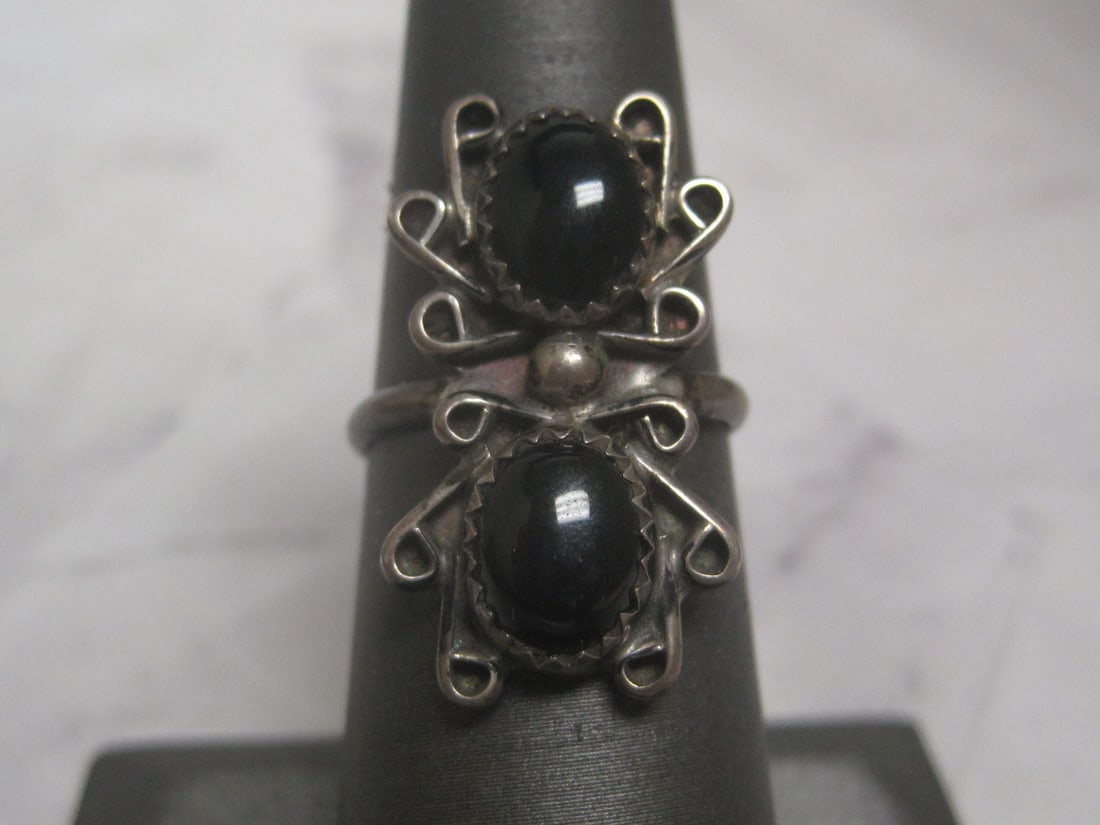 Sterling Silver Southwestern Style Onyx Ring: Weighs 3.9 grams, Size 7