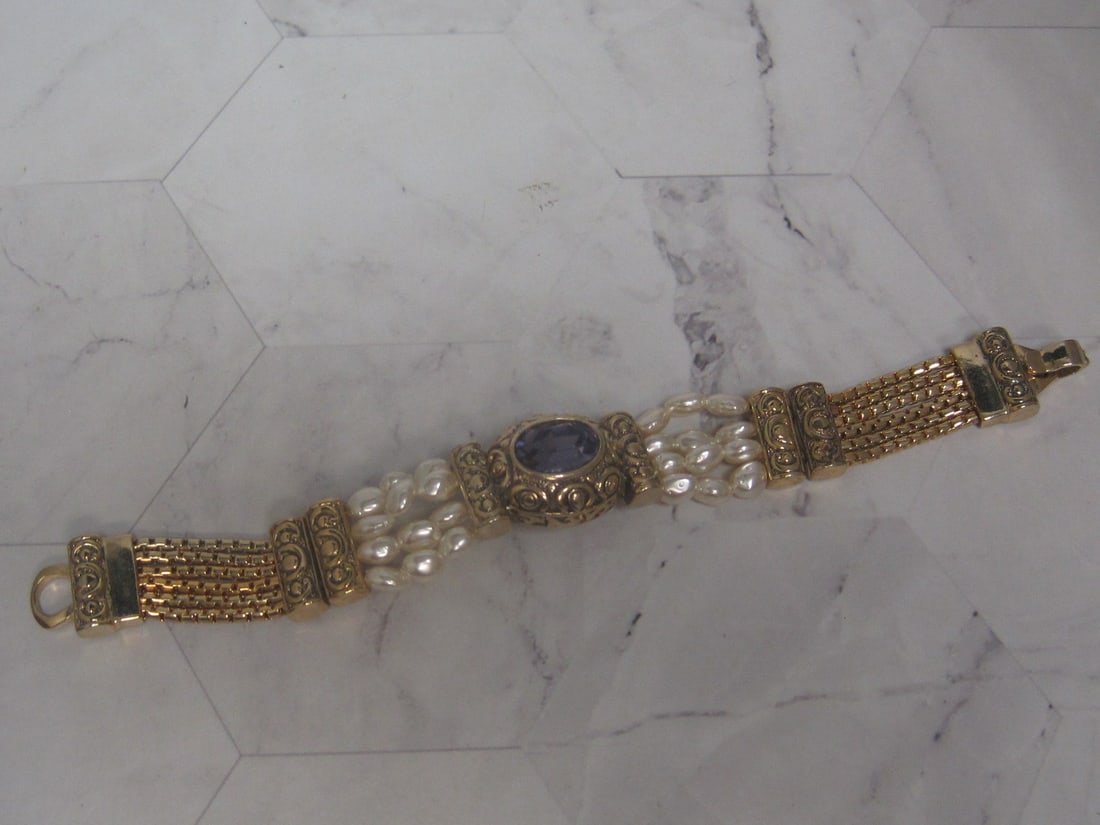 7" Gorgeous Goldtone Bracelet with Faux Seed Pearls & Large Purple Stones: .