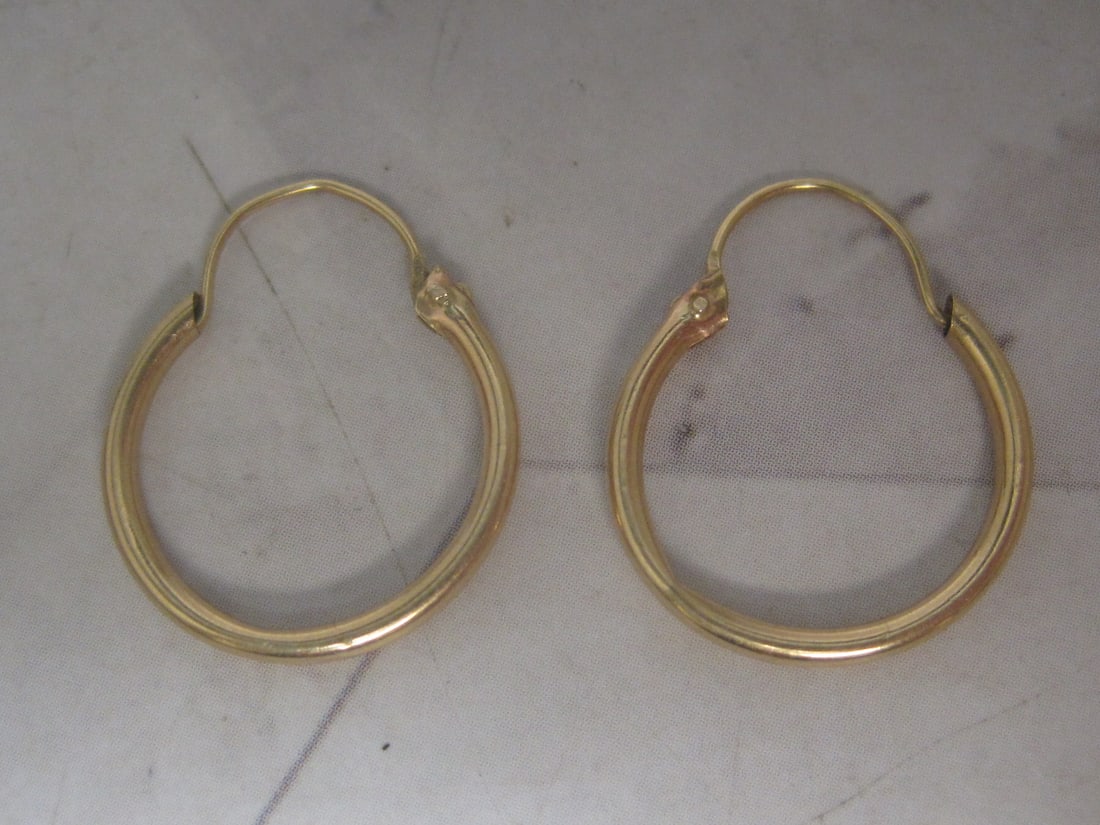 14k Gold Hoop Earrings: Weighs 0.5 gram, Size 3 1/2