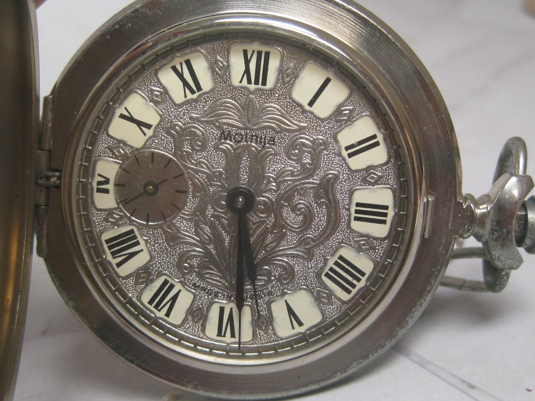 Moinija Russian Pocketwatch with Stalin on Front & Watch Chain - 3
