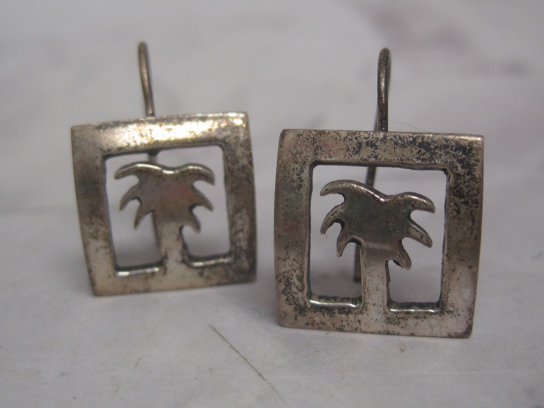 Sterling Silver Palm Tree Earrings: Weighs 2.7 grams