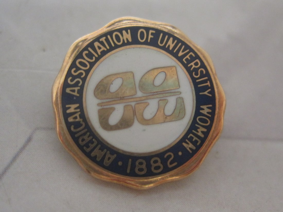 10k Gold American Association of University Women Lapel Pin: Weighs 3 grams