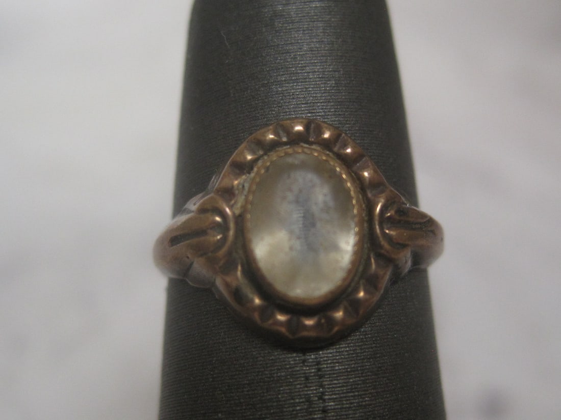 Antique 10k Gold Ring with Clear Stone: Weighs 1 gram, Size 4