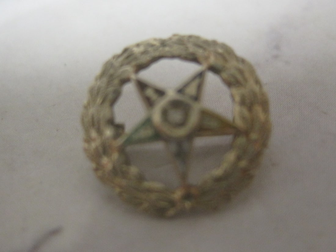 14k Gold Eastern Star Lapel Pin: Weighs 0.9 gram