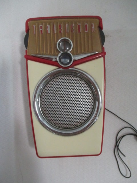 Polyconcept Retro Design AM/FM Transistor Radio (1 of 4)