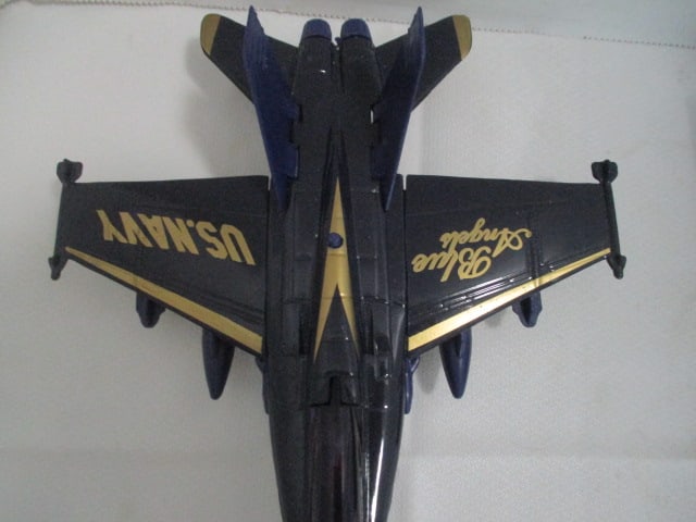 US Navy Blue Angels Diecast Model and 2000 "Flight Guide Vol. III Eastern States" Manual - 3