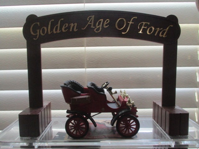 "Golden Age of Ford" 25 Scaled Diecast Cars with Display Stand - 2