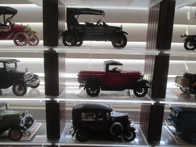 "Golden Age of Ford" 25 Scaled Diecast Cars with Display Stand - 4