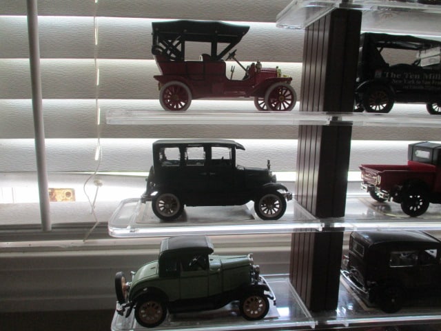 "Golden Age of Ford" 25 Scaled Diecast Cars with Display Stand - 5