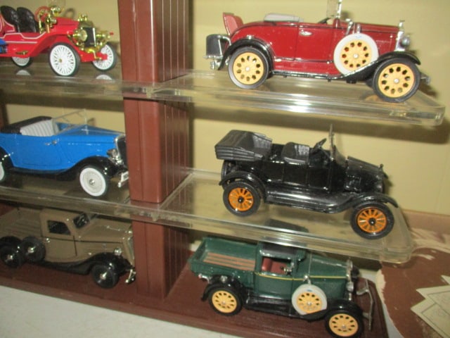 "Golden Age of Ford" 25 Scaled Diecast Cars with Display Stand - 9