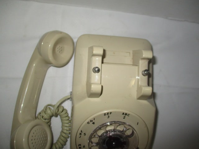 Vintage Southern Bell Beige Rotary Dial Desk Phone - 3