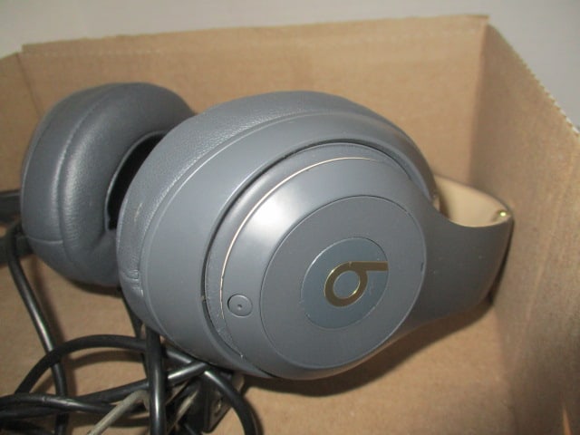 Vintage Shure Model 710AS Microphone, Audition Headphones and Pair of Beats - 2