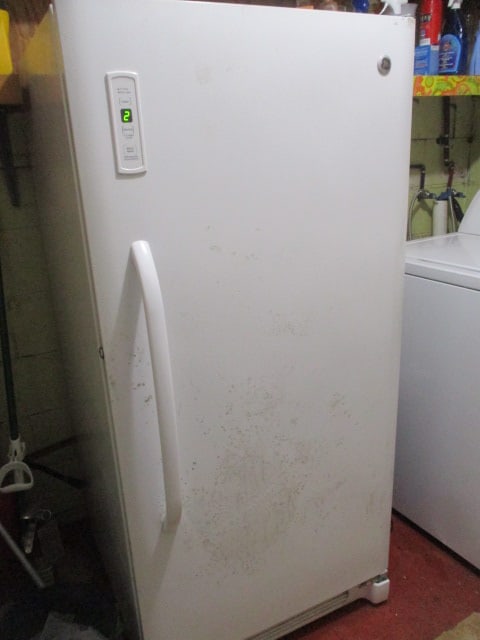 GE Upright Frost Free Freezer: Model FUF14SVER WW, Serial #ZS135404, DOM 12/09, Bring Additional Person to Help You Load, Local Pickup Only