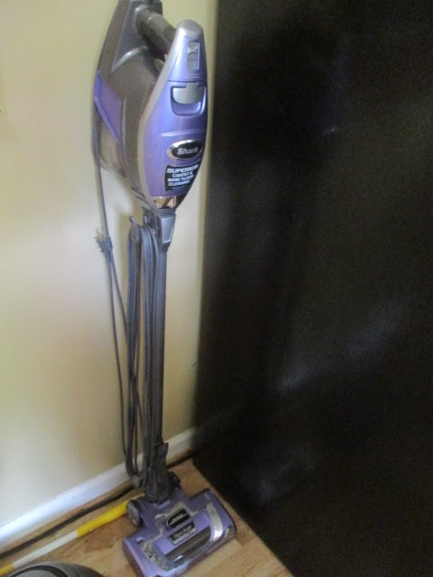 Shark Rocket Deluxe Pro Vacuum: powers on, Local Pickup Only