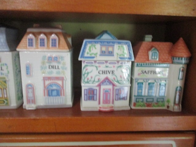 Lenox 24 Piece Spice Village Set with Wood Display - 8