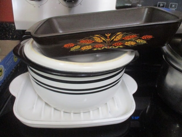 Anchor Hocking "Amber Wheat" Non Stick Baking Dish, Corelle Stoneware Coordinates 1 1/2 Quart (1 of 4)