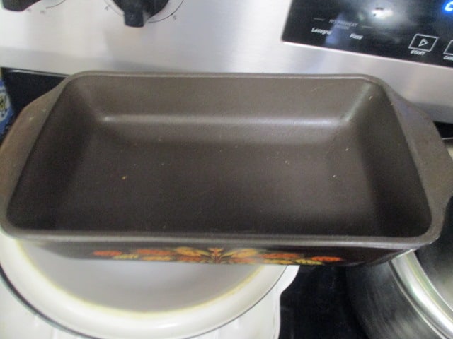 Anchor Hocking "Amber Wheat" Non Stick Baking Dish, Corelle Stoneware Coordinates 1 1/2 Quart - 2