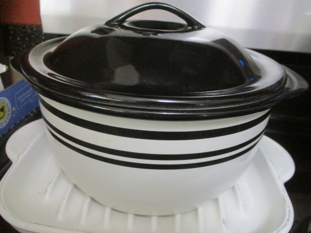 Anchor Hocking "Amber Wheat" Non Stick Baking Dish, Corelle Stoneware Coordinates 1 1/2 Quart - 3