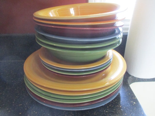 16 Pieces of Citrus Grove Colorful Stoneware (1 of 8)