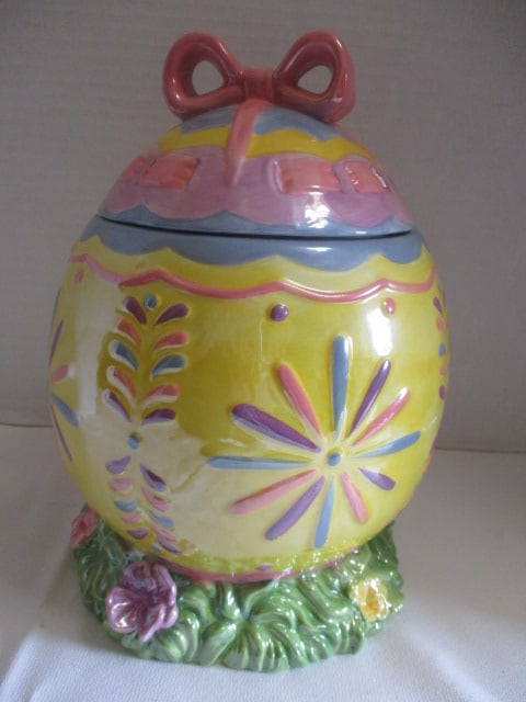 David's Cookies Easter Egg Shape Cookie Jar: 10 1/2"h