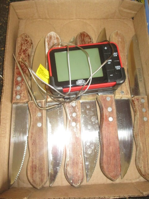 Eight Towle Wood Handle Steak Knives and Expert Grill Meat Thermometer: .