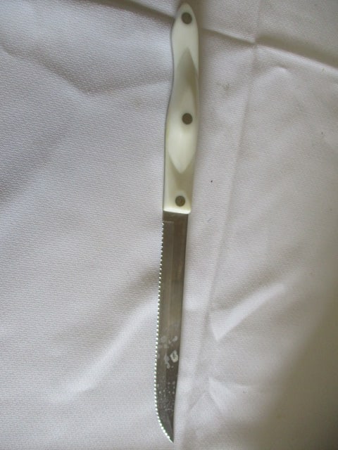 White Handle Cutco #1729 Serrated Carving Knife: .