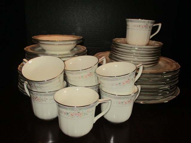 42 Pieces of Noritake "Rothchild" Ivory China (1 of 14)