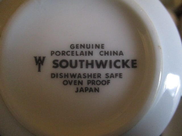 66 Pieces of Southwicke Porcelain China and Serving Pieces - 13
