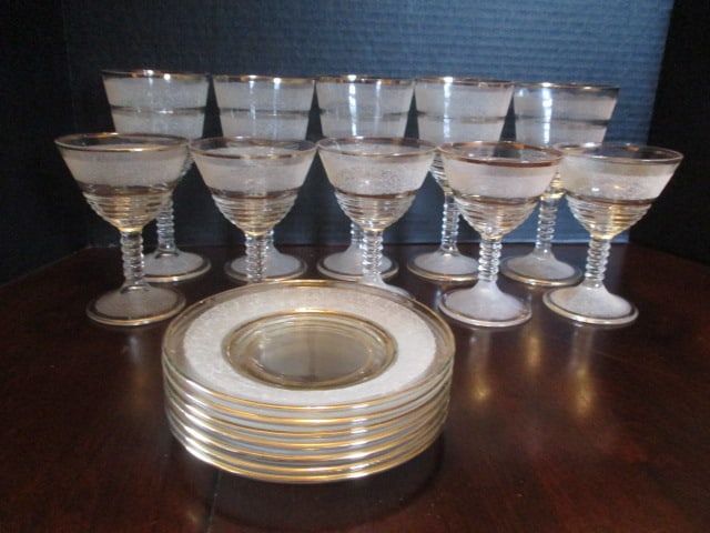 Elegant Glass Ware Platinum and Spatter Encrusted Bands Stems and Plates (1 of 5)