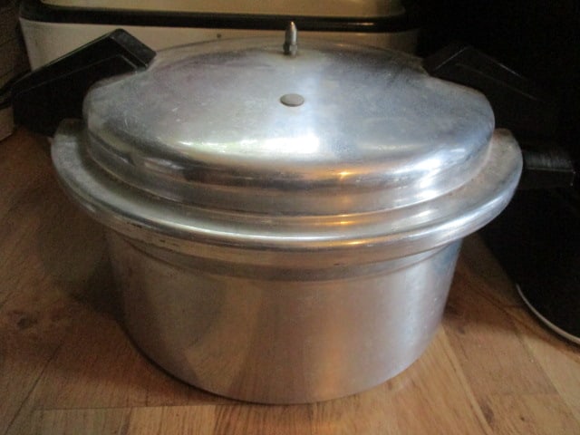 Mirro 12 Quart Pressure Cooker/Canner (1 of 4)