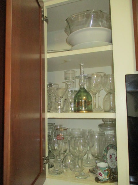 Contents of Kitchen Cabinets/Drawers-Cookware, Bake Ware, Dinner Ware, Glass Ware, (1 of 20)