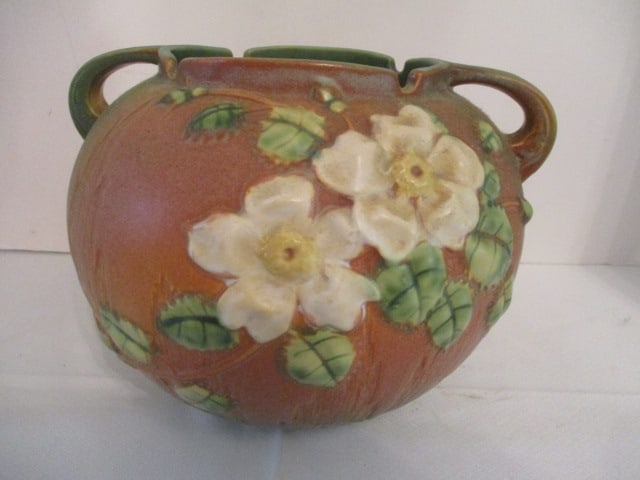 Vintage Roseville Pottery "White Rose" Jardiniere: 7 1/2"h, see pictures for bottom markings
