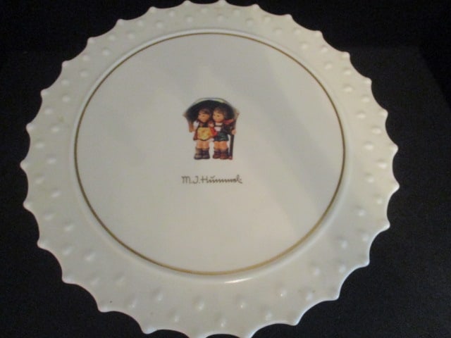 The Danbury Mint M.J. Hummel Hostess Collection "Stormy Weather" Cake Plate - 2