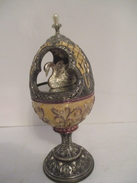 Wallace Enameled Silverplate Musical Swan Egg: winds and plays "Wind Beneath My Wings", 7 3/4"h