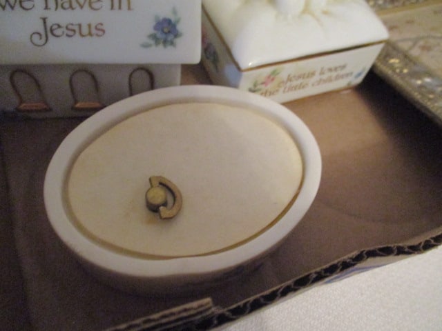 Eight Musical Figurines and Trinket Boxes - 3