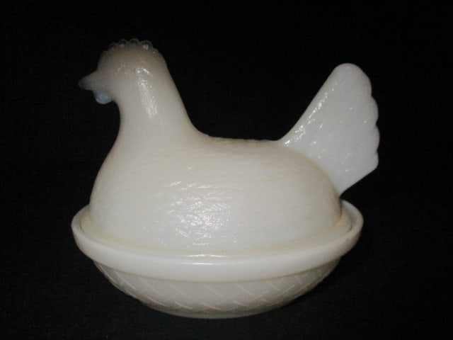 White Glass Hen on Nest: 4 1/2" long