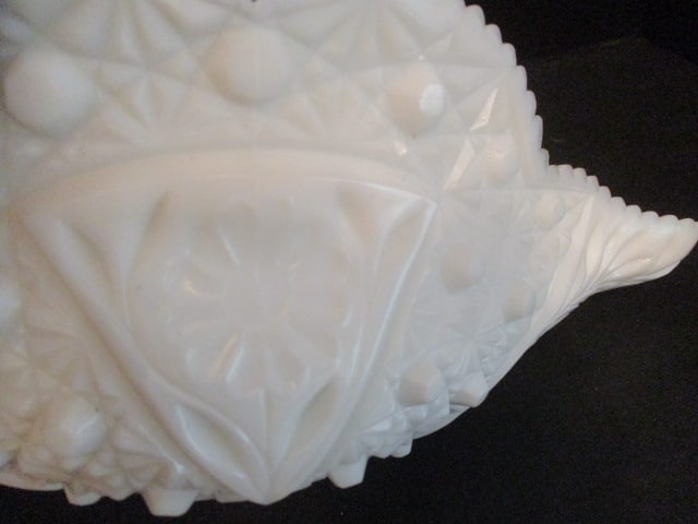 Vintage Milk Glass Daisy & Sawtooth Hobstar Console Bowl - 3