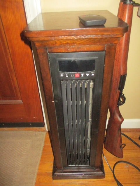 Twin Star Infrared Tower Heater with Remote: 10 1/2" x 12" x 28 1/2", Model 6Q1071ARA, Serial #MH1223-10445 Y, powers on, Local Pickup Only