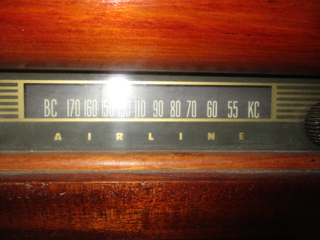 1950's Airline Model 848R-2005A Phonograph Tube Radio - 3
