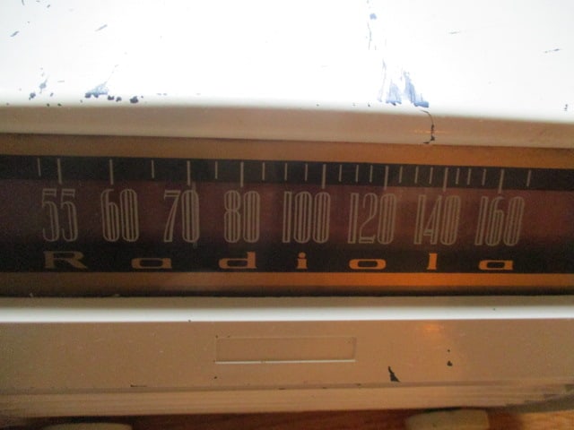 Vintage RCA Victor "Radiolo" Tube Radio - 2