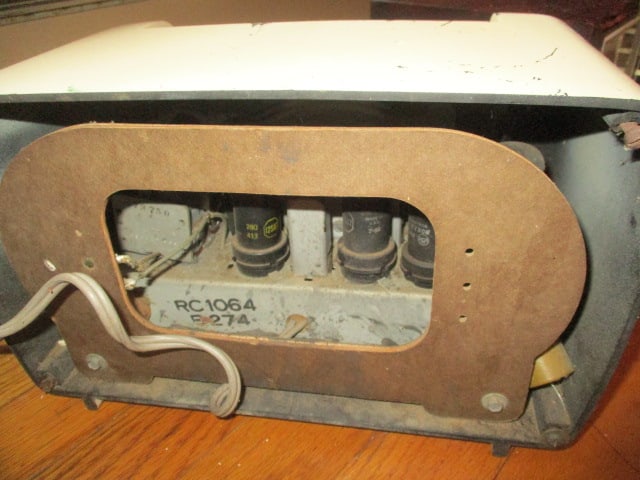 Vintage RCA Victor "Radiolo" Tube Radio - 3