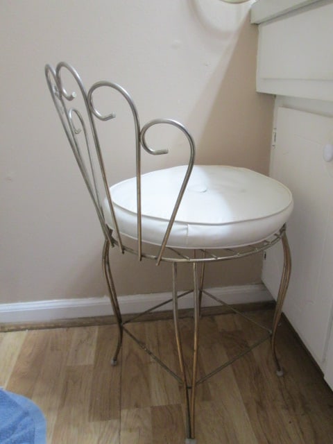 Midcentury Gold Tone Metal Vanity Chair with Button Tufted Vinyl Seat Cushion - 5
