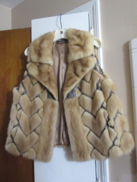 Ladies Henig Furs Leather and Fur Vest: size small