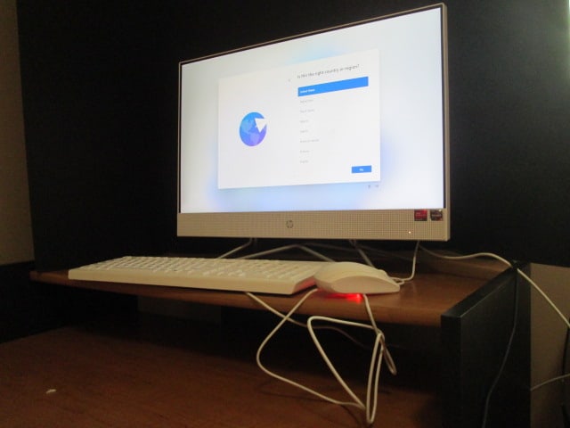 HP All-in-One PC Model 24-dd0117c with Keyboard and Mouse: powers on and consigner has cleared and reset to factory settings